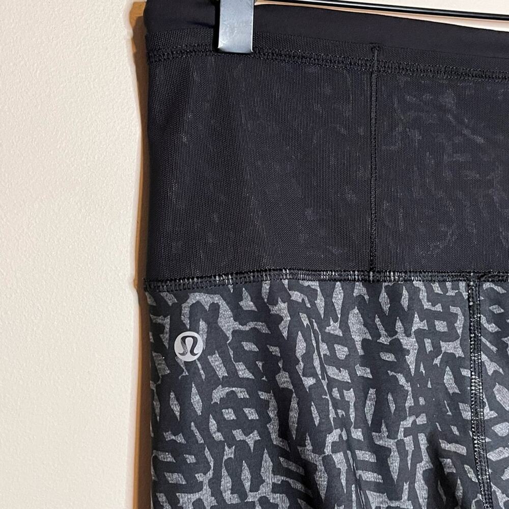 LULULEMON Running In The City 7/8 Luxtreme Mesh Geo Tight Leggings Size 6 - Picture 5 of 6